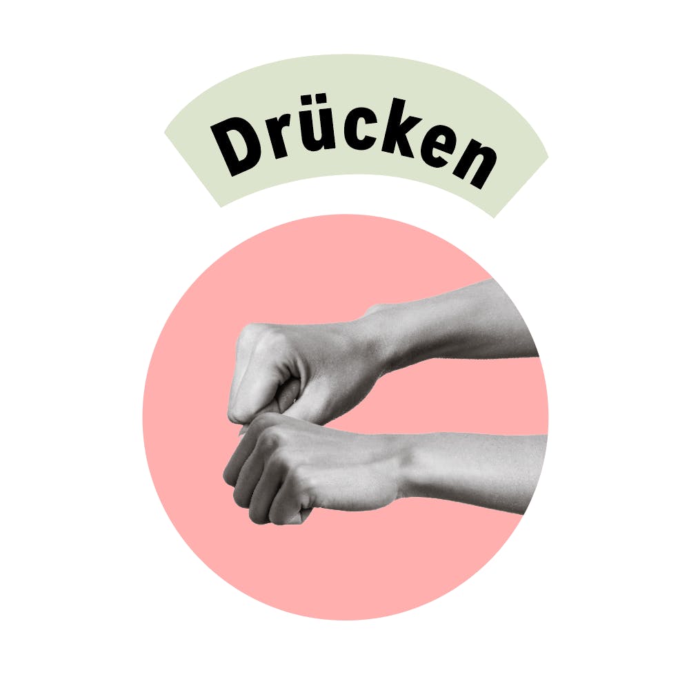 Ball deine Hände zu
Fäusten und übe dabei sanften Druck aus.