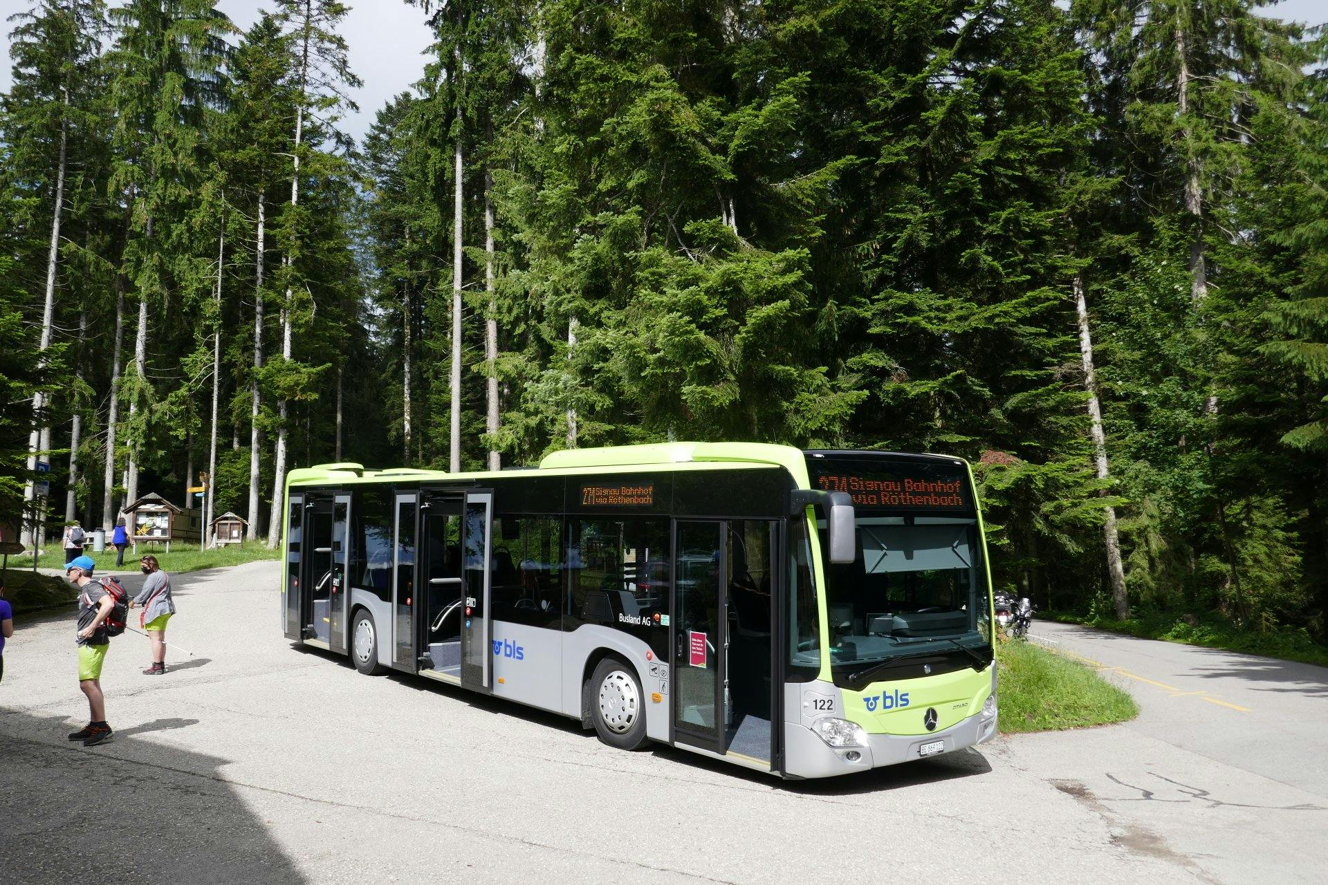 Nach der entspannten Anreise mit Zug und Bus folgt eine entspannte Wanderung durch eine Bilderbuchlandschaft.