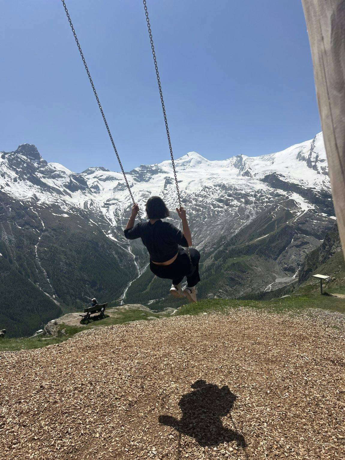 Kaum eine Stunde in Saas-Fee und schon sind wir bei der Glacier Swing angekommen.