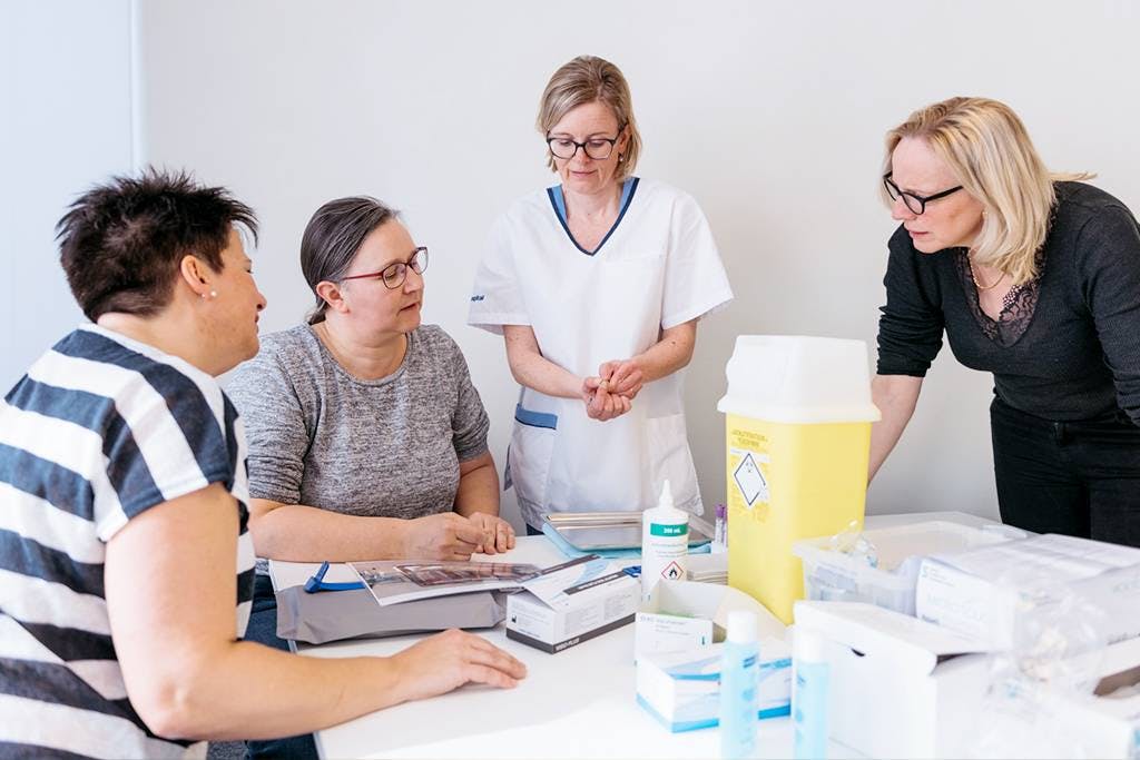 Durch den kleinen Teilnehmerkreis erhältst du einen intensiven Einblick in die Praxis.