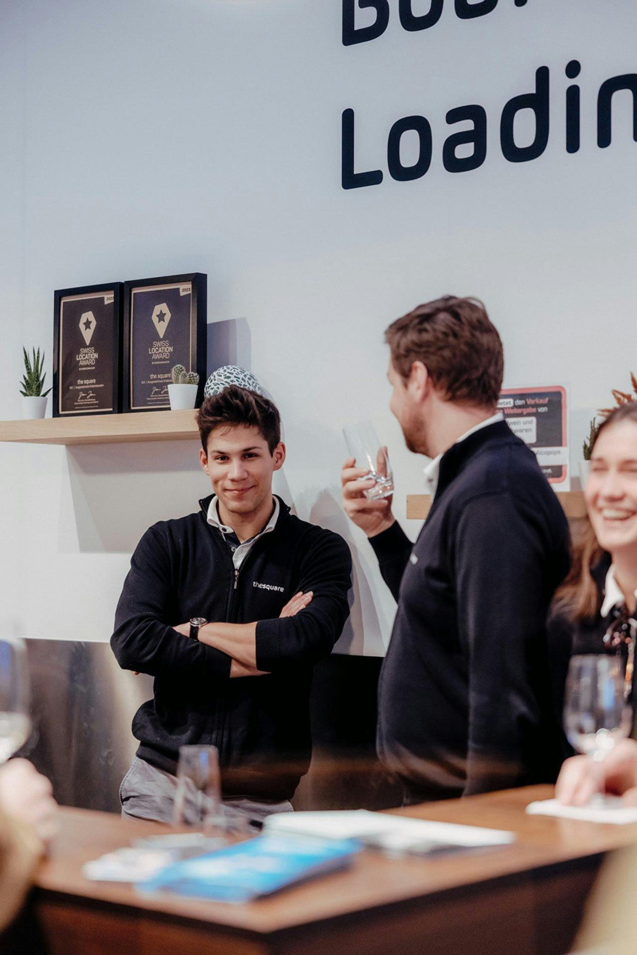 Während die Autos laden, gibts für die Teilnehmenden regionale Küche und spannende Gespräche über das Erlebte.