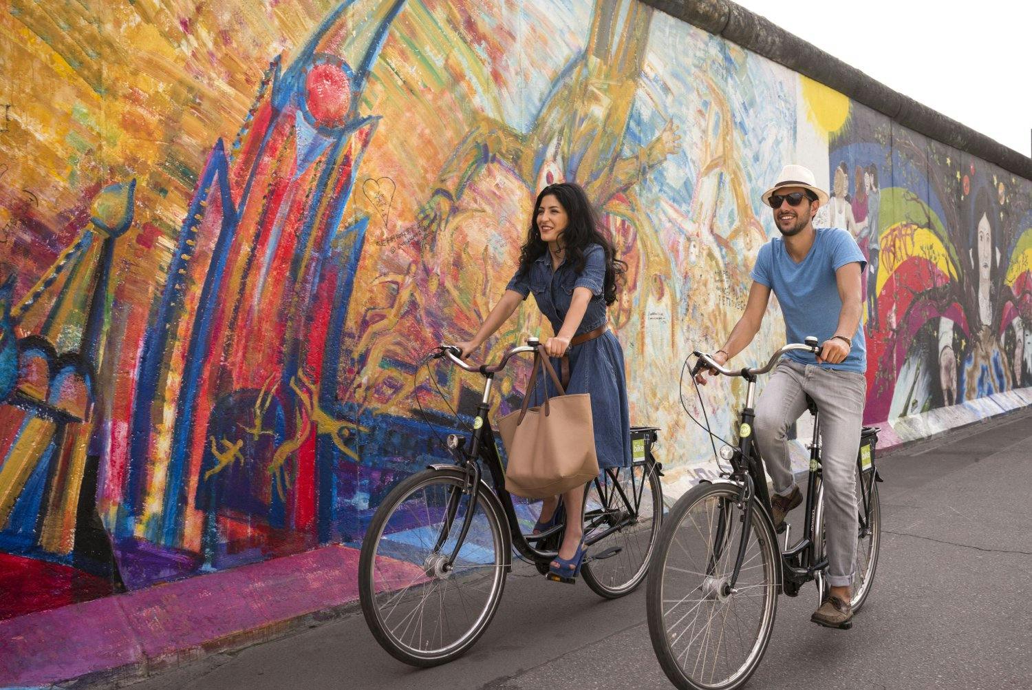 Ambiance urbaine et tranquilles oasis de verdure: à Berlin, tu découvriras l’histoire, le présent et une joie de vivre créative, de jour comme de nuit...