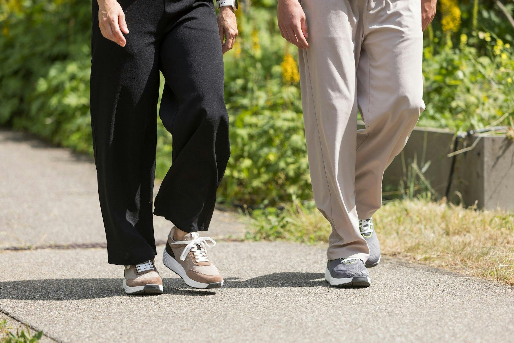 Bequem und schmerzfrei laufen: Anova hat die perfekten Schuhe dafür.