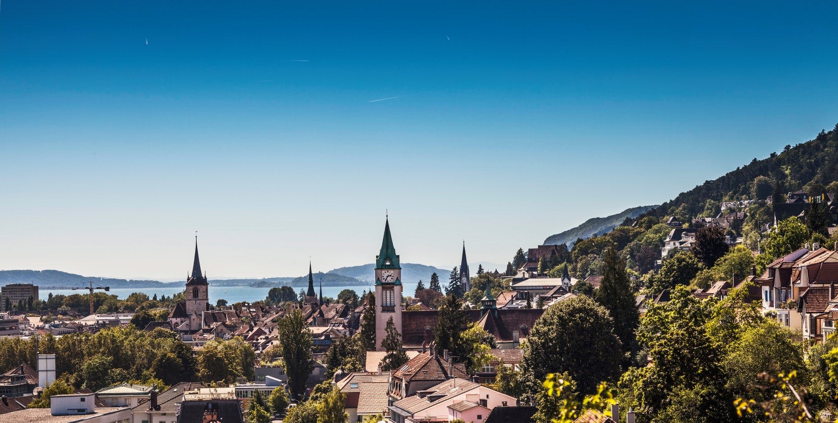 Die charmante Altstadt von Biel liegt nur wenige Schritte vom See entfernt.
