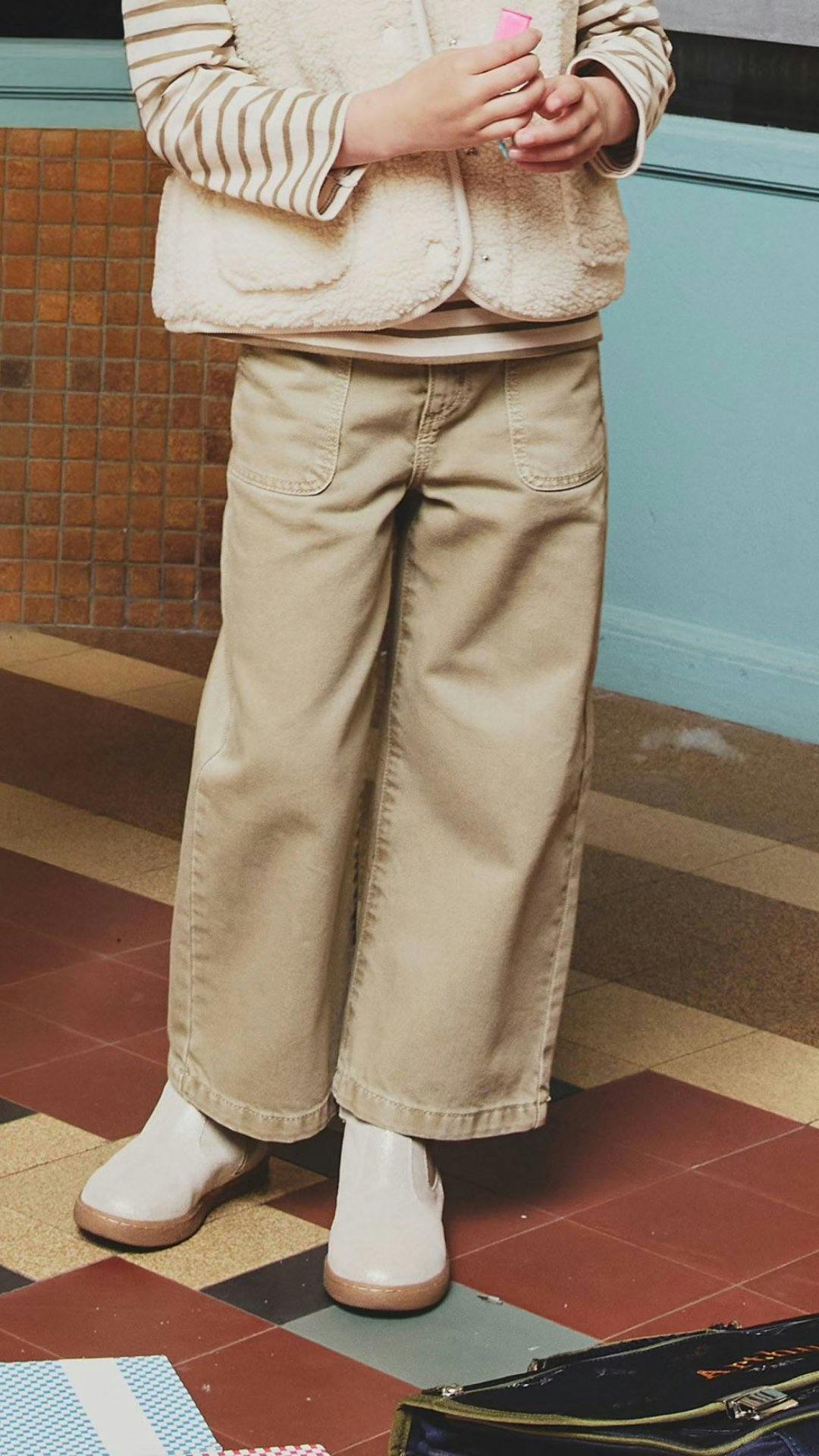 Weite Mädchen Hose, Hüftweite REGULAR, - 20 Prozent, 19.96 Franken statt 24.95 Franken.