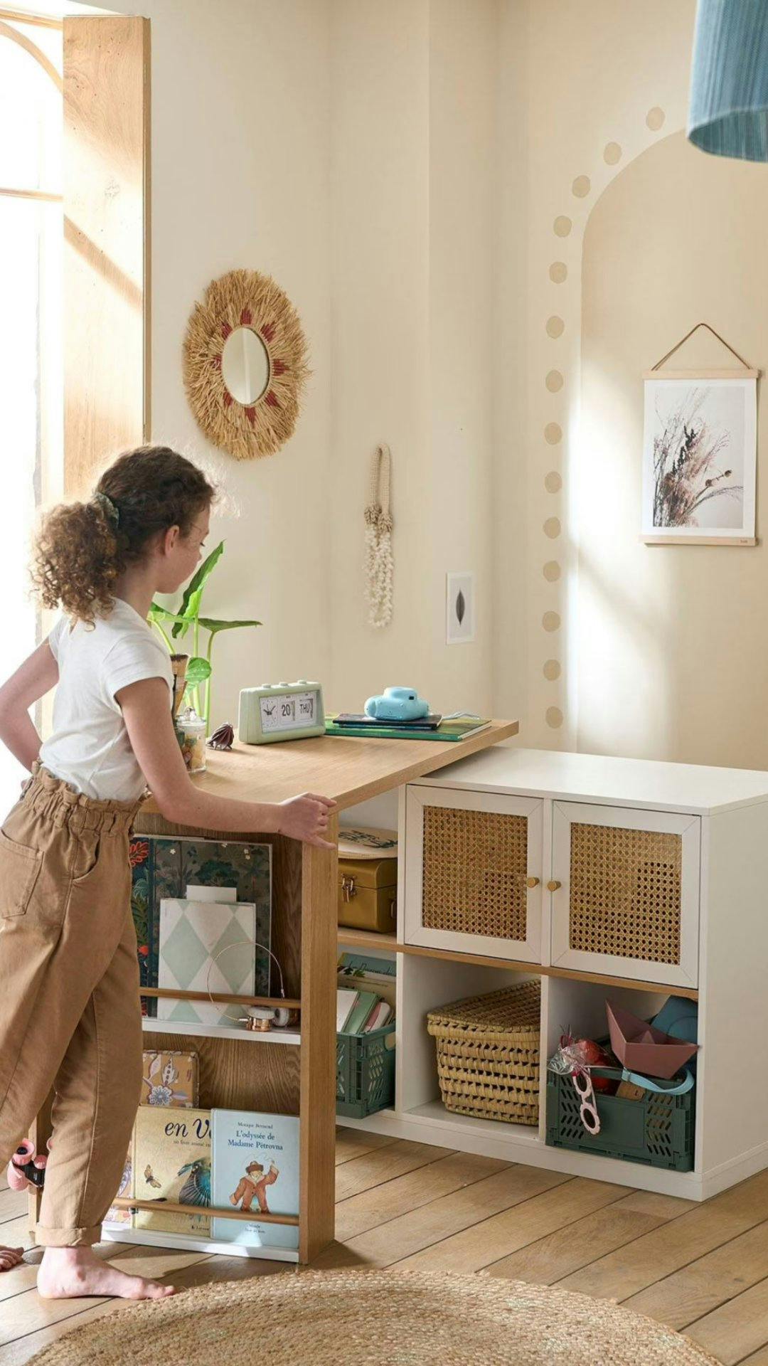 Kinderschreibtisch „Toupie“ mit Regal, schwenkbar, -15 Prozent, 233.75 Ftanken statt 275.00 Franken.