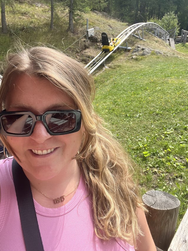 Sur la photo: une Luana impatiente de dévaler la montagne.