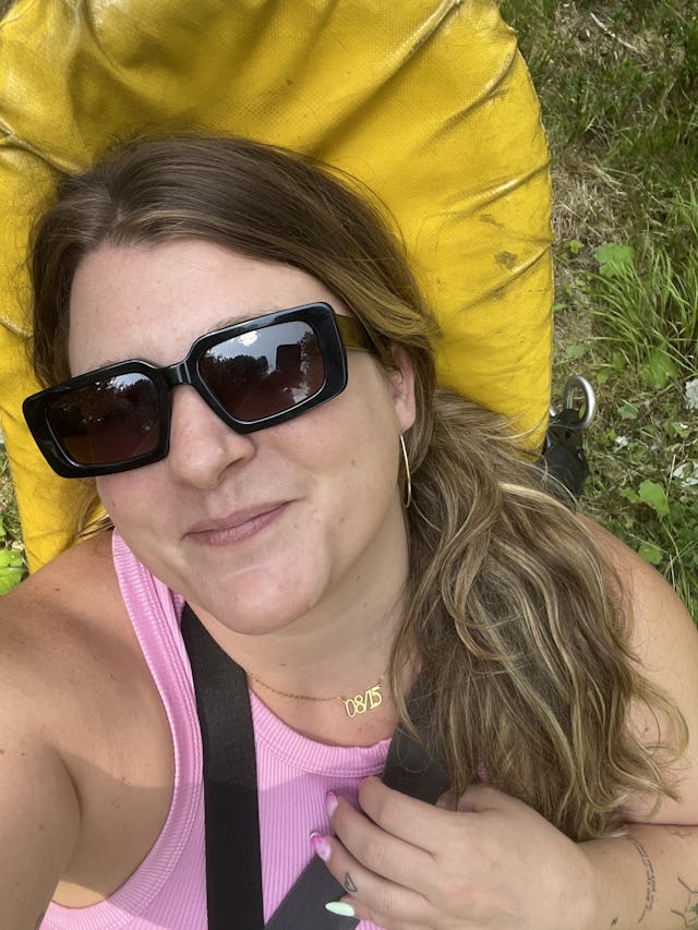 Mais avant de descendre, je profite du trajet jusqu’au sommet dans ce siège étonnamment confortable.