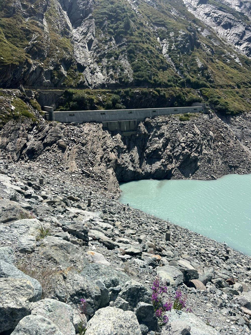 Vois-tu les deux pêcheurs sur la photo?