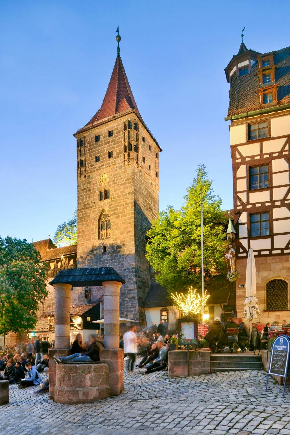 Altstadtcharme trifft Festivalfieber: In Nürnberg klingen Bratwurst und Beats im perfekten Duett.