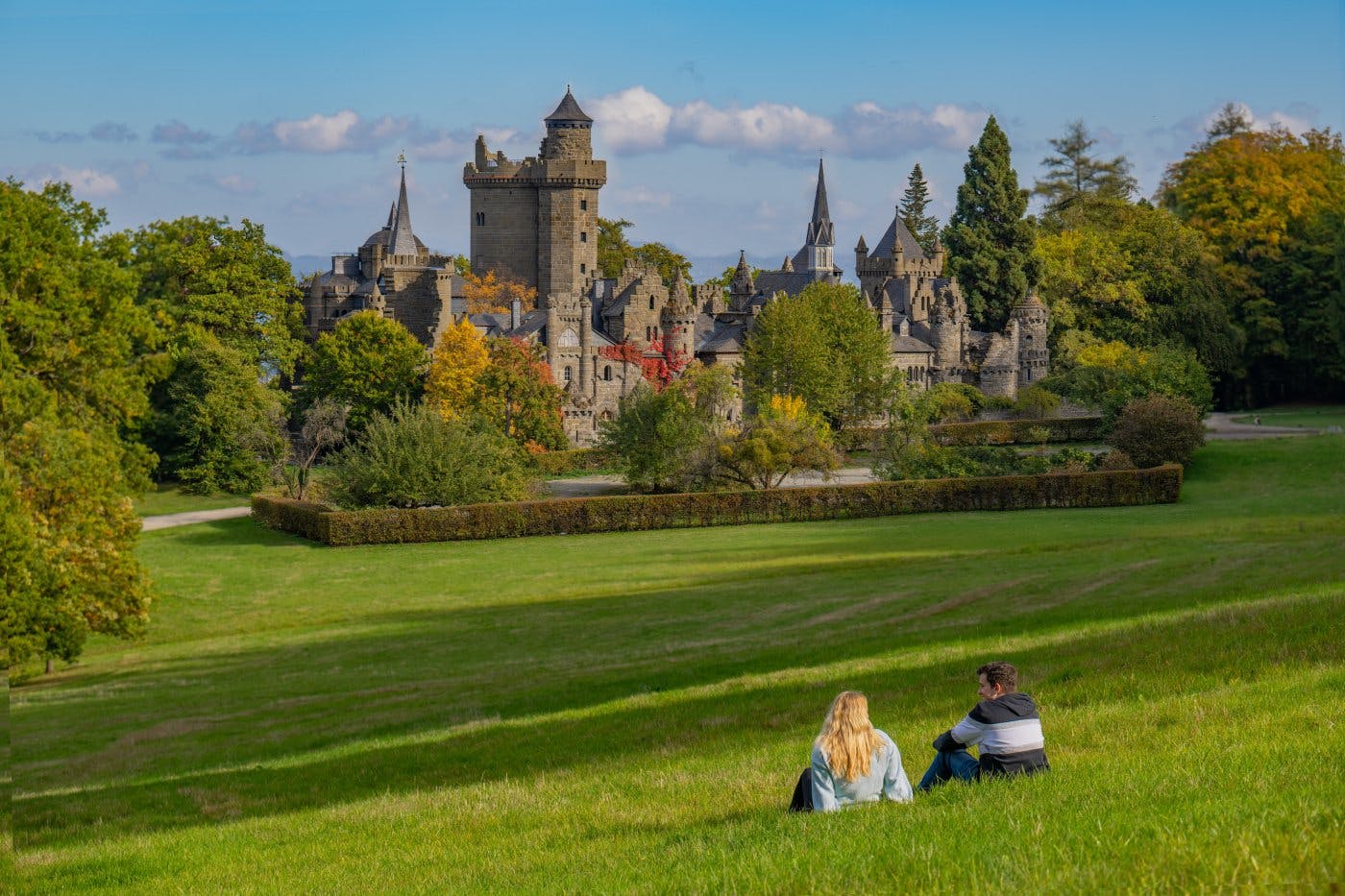 Märchen, Museen und moderne Kunst: Kassel ist eine Stadt voller Überraschungen – vom Herkules-Denkmal bis zur Grimmwelt.