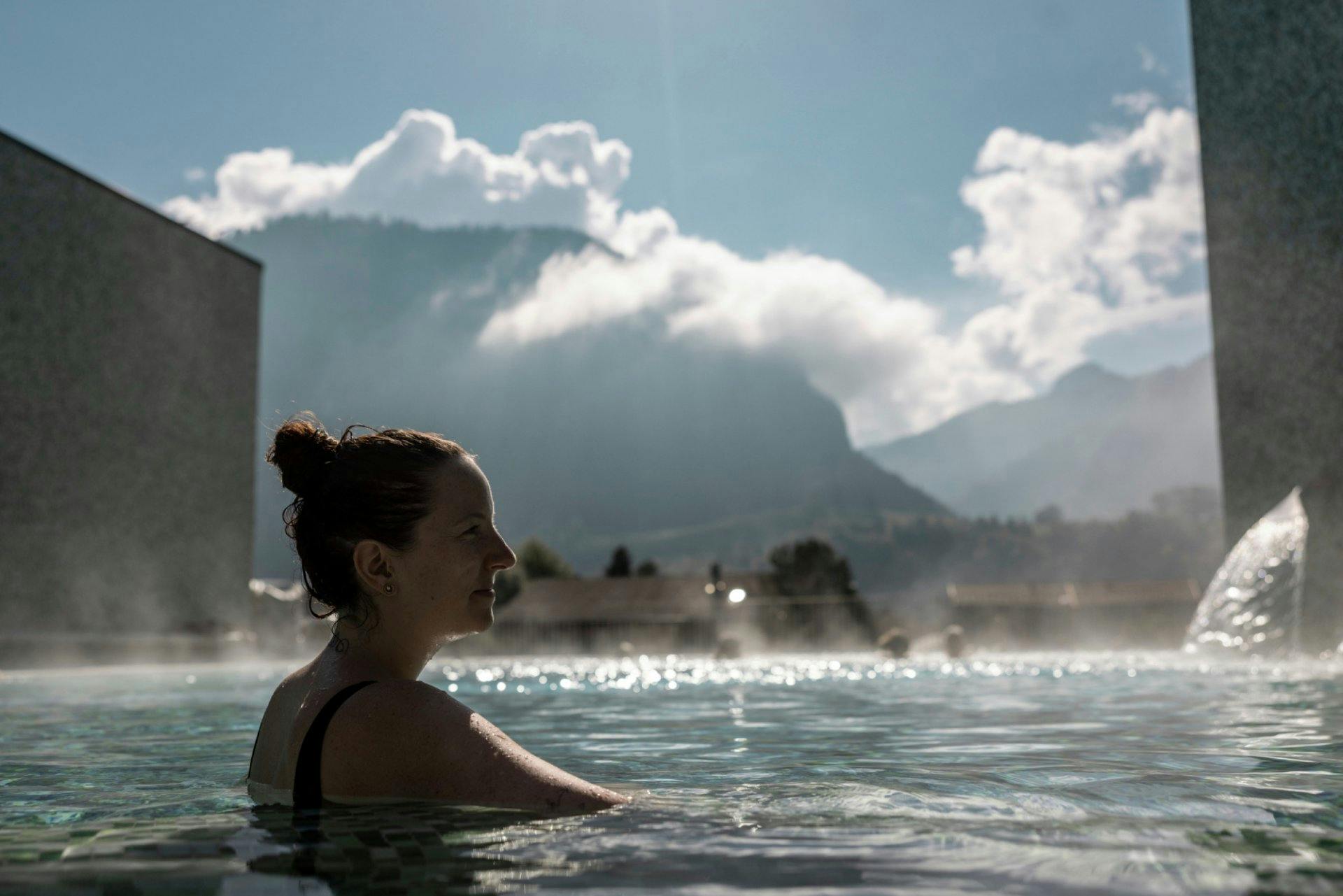 Erholung findest du nach deiner Wanderung in Charmey. Entspanne dich im 34°C warmen Wasser der Les Bains de la Gruyère. Der Bus 260 bringt dich in nur...