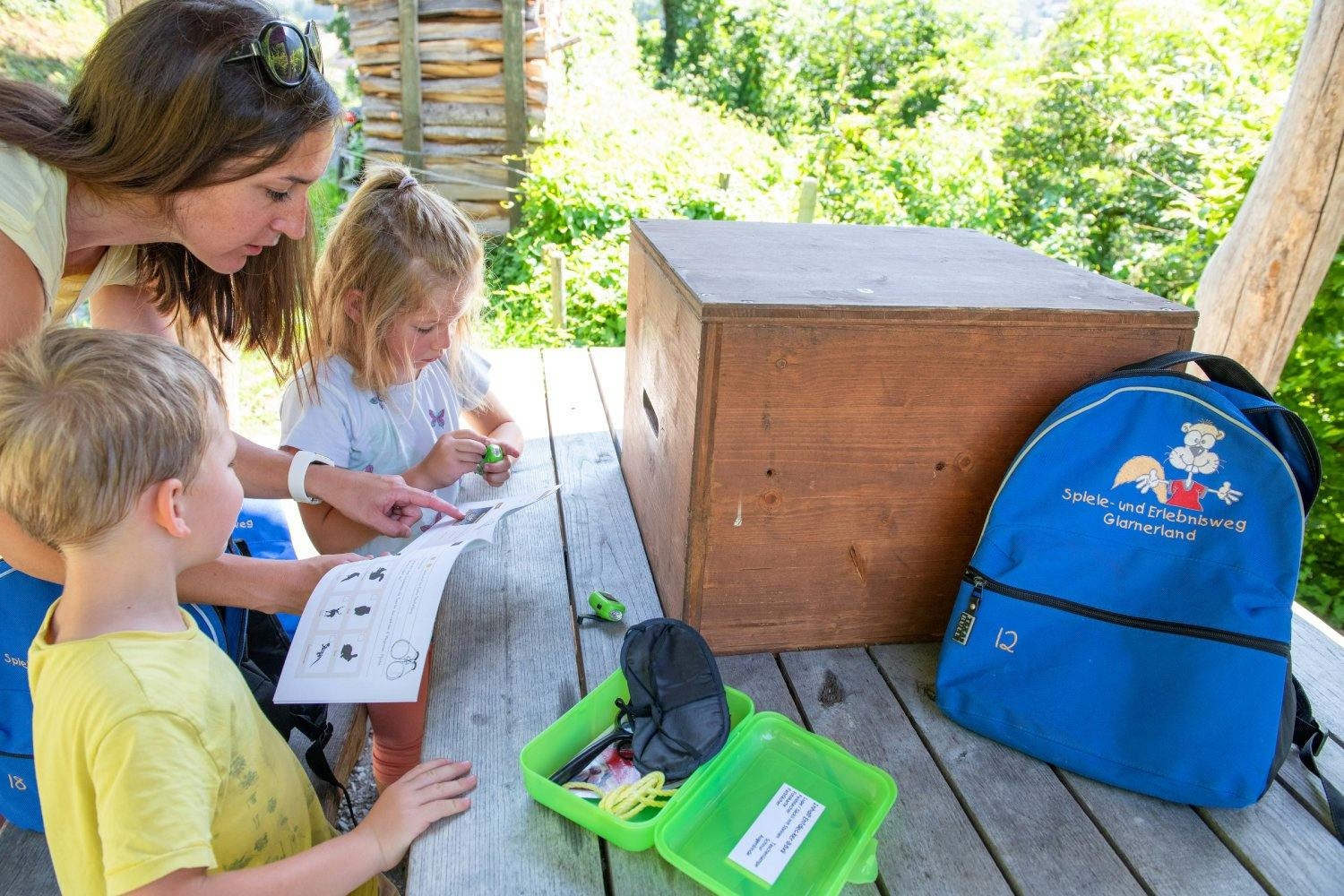 Einen weiteren spannenden Wanderweg für Familien findest du in Linthal, gleich bei der Talstation der Braunwaldbahn. Hierher bringt dich die S-Bahn in...