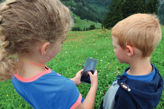 Neun Posten, ein Lied: Der GrimmiJutz verbindet Rätsel, Natur und die Stimme von Miss Helvetia.