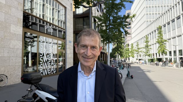 Bei Frank zuhause ist die Rollenverteilung klar: Entweder die Putzfrau wäscht die Wäsche, oder vielleicht findet seine Frau auch noch Zeit dafür.