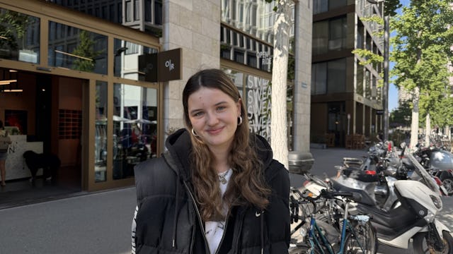 Als gelernte Schneiderin weiss Muriel ganz genau, wie man mit Kleidern umgehen muss. Nicht nur beim Nähen, auch beim Waschen!