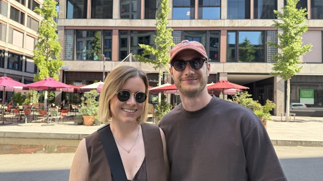 «Wir haben das letzte Mal etwa vor vier Wochen gewaschen. Aber wir sind jetzt auch schon seit drei Wochen in den Ferien!», sagen Thorben und Annabelle...