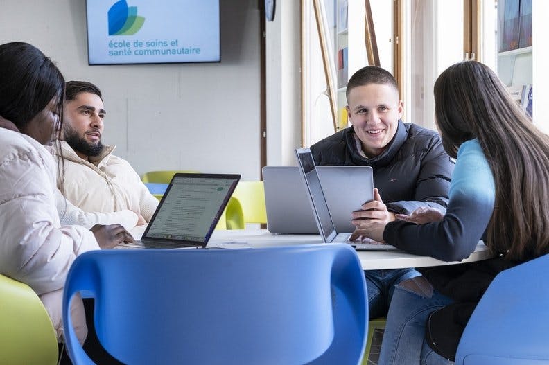 Découvre l'histoire inspirante de Karim.