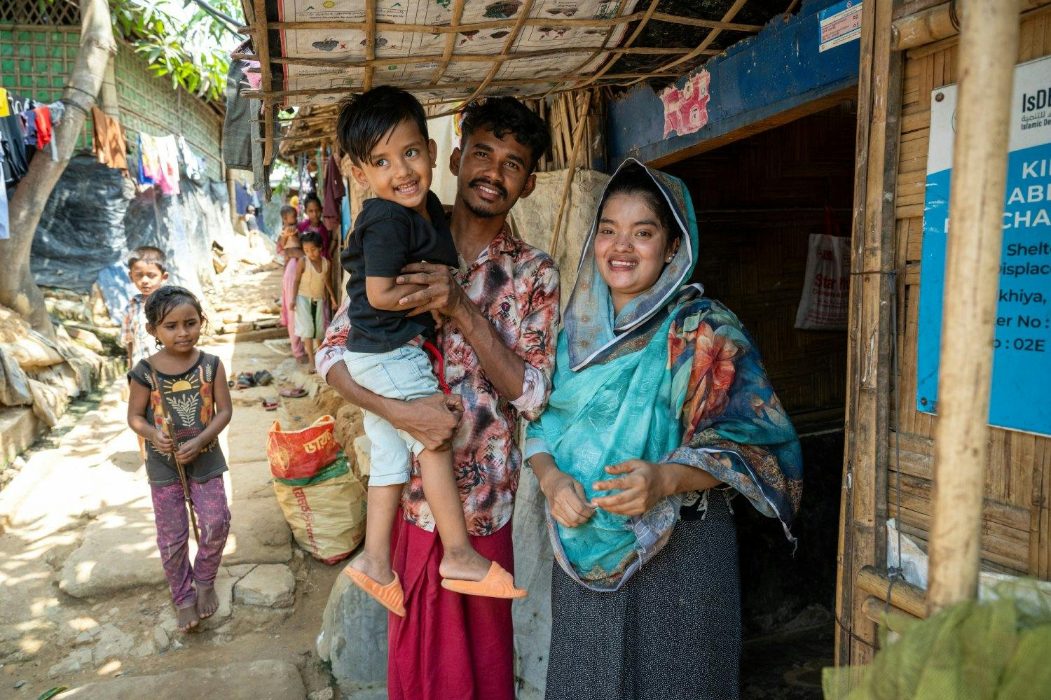 Leur plus grand souhait: simplement mener une vie digne. Mohammad Harun avec sa femme enceinte Jasmin Akter et leur petit garçon Mohammad Raihan.