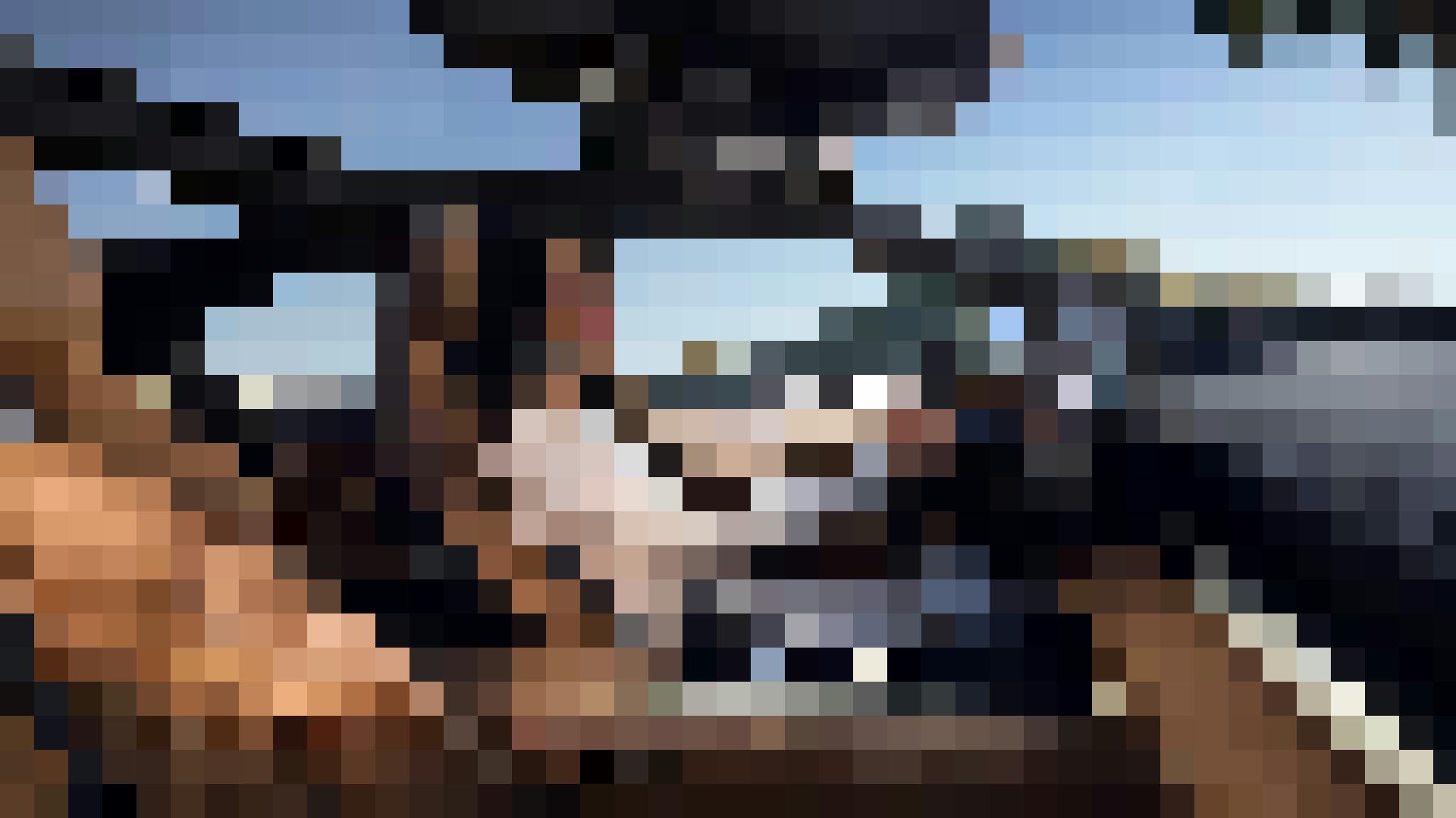 Panoramadach und minimalistisches Innendesign vermitteln ein Gefühl von Offenheit.