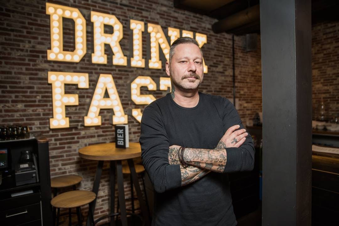 «Dass wir dieses Bier für 56 Franken in unserem Angebot haben, ist kein Werbegag wie der 250-Franken-Hotdog auf dem Weihnachtsmarkt», sagt Gianni Gozzi, der Geschäftsführer der Brauerei Steinfels im Zürcher Kreis 5.