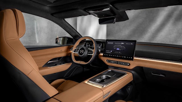 Le cockpit de la toute nouvelle Mazda6e: épuré et apaisant. Le cockpit de la toute nouvelle Mazda6e: épuré et apaisant.