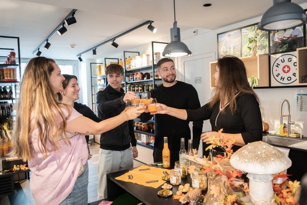 Commencez votre journée à Aigle par une visite insolite: la seule conserverie de Suisse romande vous ouvre ses portes. Chez Hugo Reitzel, venez découv...