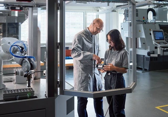 Rolex s’engage avec force pour transmettre un savoir-faire unique à la jeune génération. Rolex s’engage avec force pour transmettre un savoir-faire unique à la jeune génération.