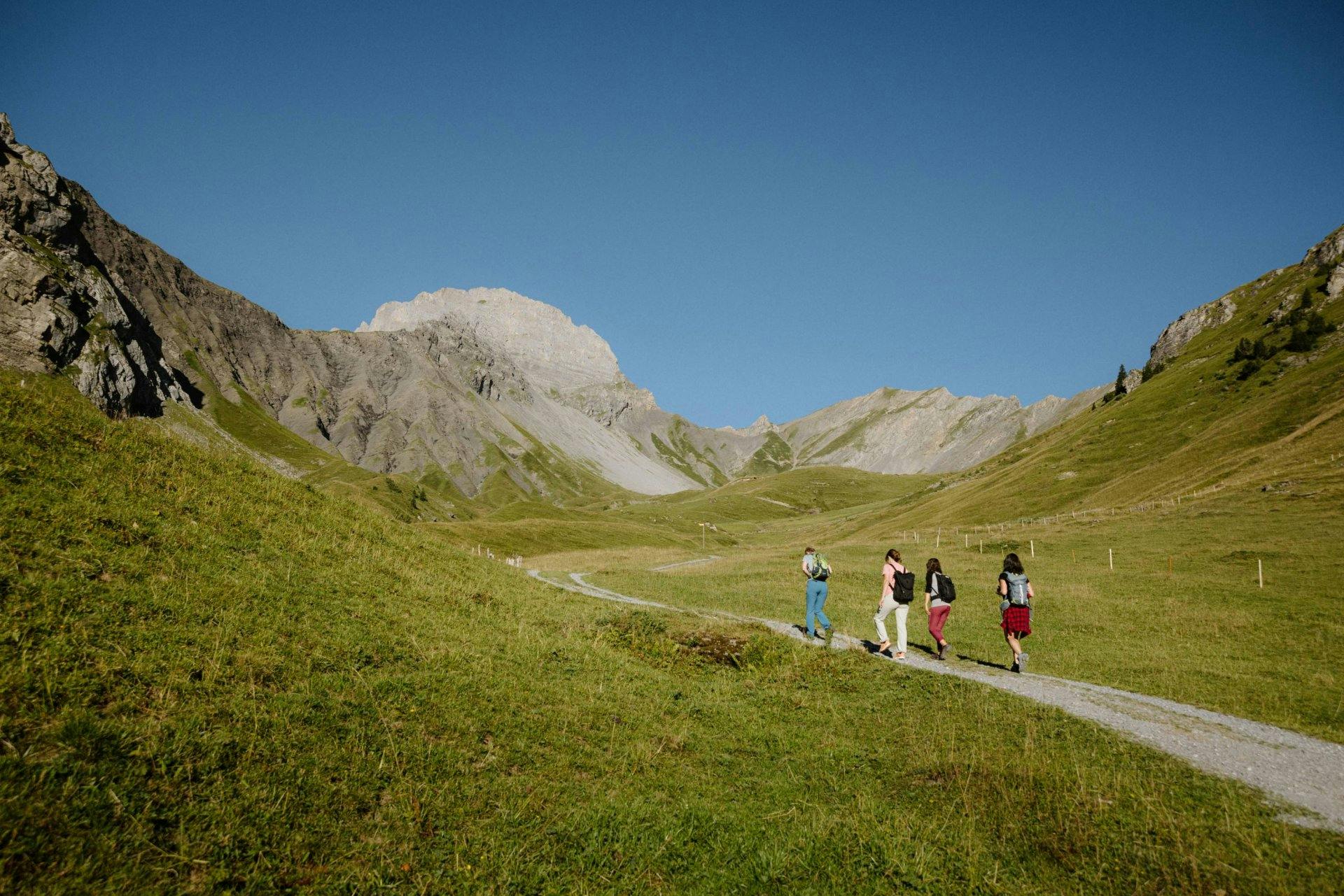 Die Allmenalp oberhalb von Kandersteg ist der Startpunkt für vier traumhafte Wanderungen für jedes Niveau.