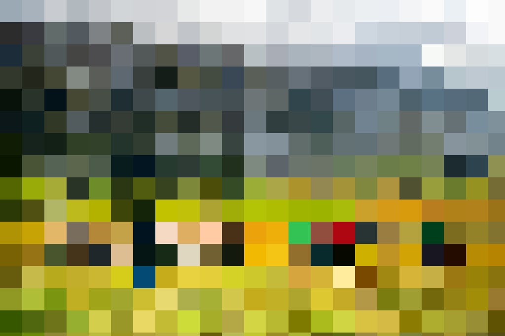 Teilnehmende am Alphorn-Kurs üben unter freiem Himmel. Die weite Landschaft und der erste Alphornton verschmelzen zu einem unvergesslichen Erlebnis.