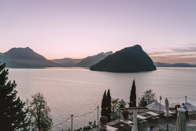 Wer an der Luzerner Riviera übernachtet, kann sich über diesen Ausblick vom Hotelzimmer freuen.