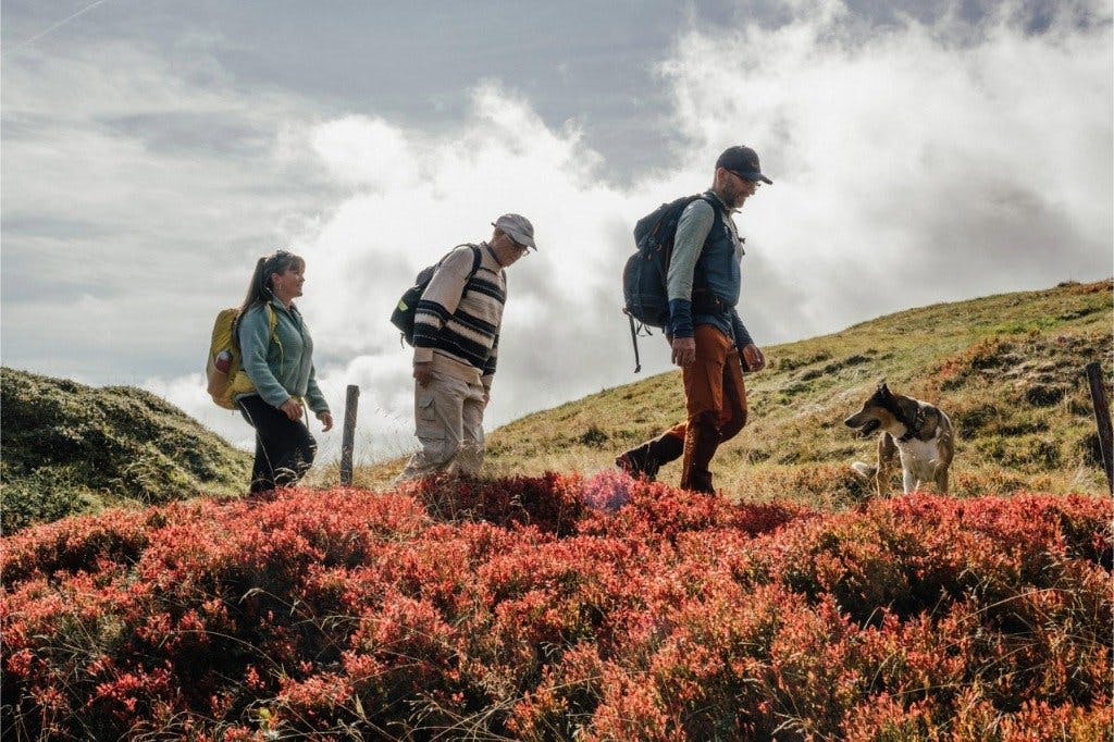 Die Surselva bietet über 1 200 Kilometer Wanderwege, die auch im Herbst zum Wandern einladen.