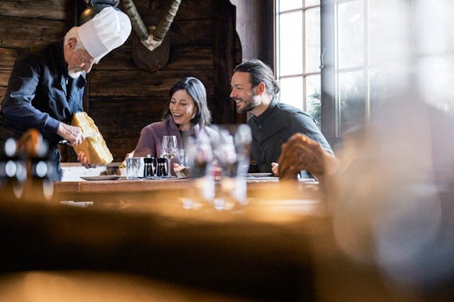 In Zermatt wird Kulinarik ökologisch gelebt, mit regionalen Produkten, biologischen Zutaten und einem klaren Fokus auf minimalen Foodwaste.
