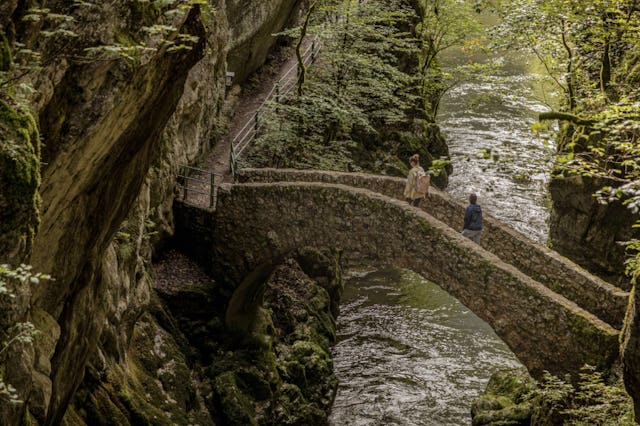 Zwischen Noiraigue und Boudry wartet mit der Gorge de l’Areuse eine der abwechslungsreichsten Flusswanderungen.
