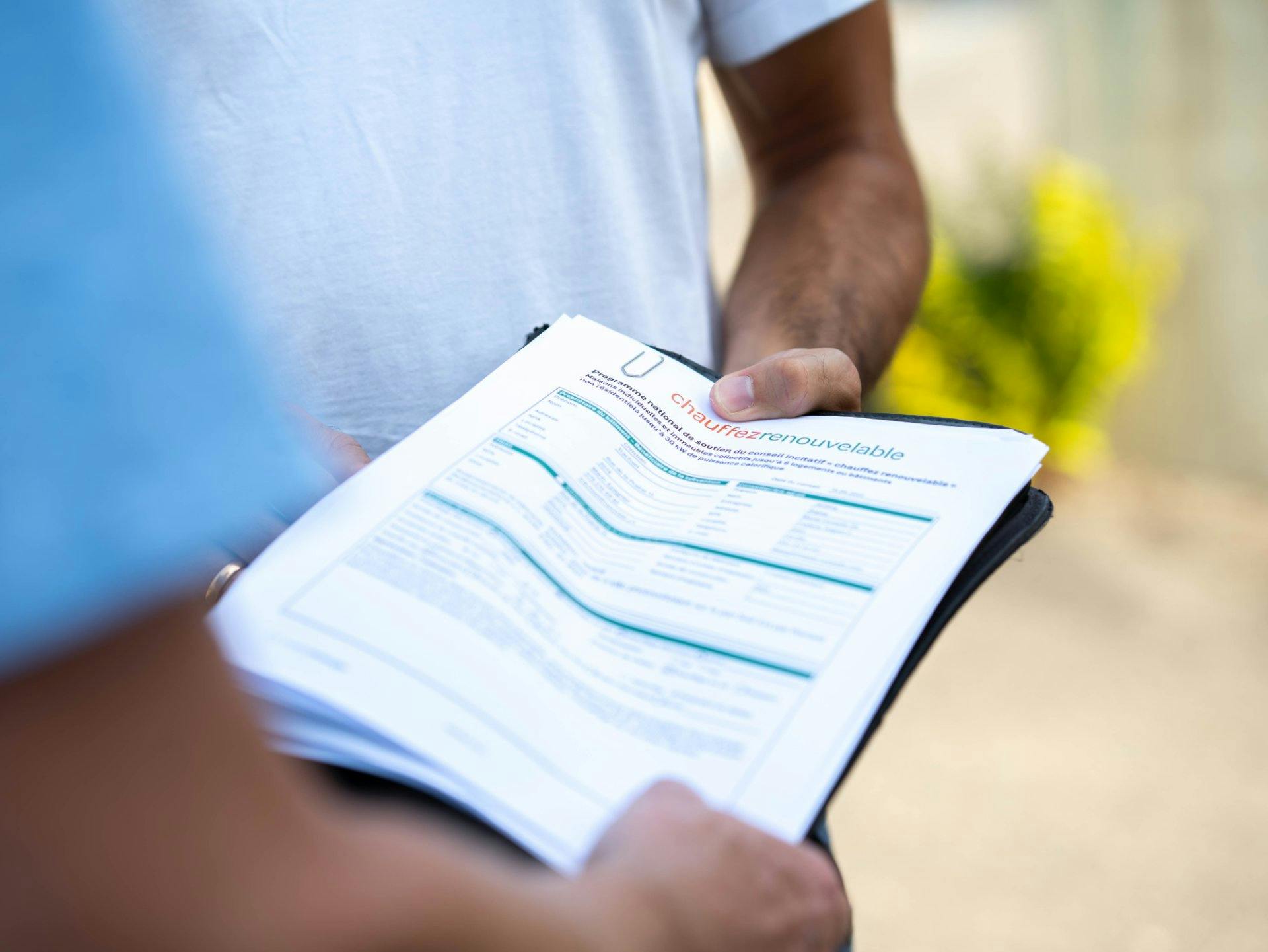 Die Impulsberatung «erneuerbar heizen» hilft kostenlos, eine nachhaltige Alternative für eine Öl-, Gas- oder Elektrodirektheizung zu finden.