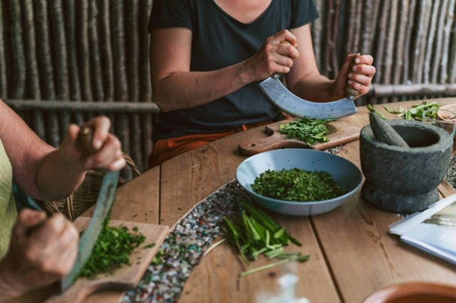 Ceux qui souhaitent mettre la main à la pâte peuvent découvrir la diversité des plantes comestibles de la biosphère lors d’une visite guidée sur le th...