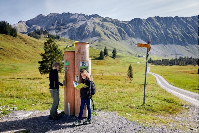 Grâce à des énigmes et des expériences, la science devient ici une aventure pour toute la famille.