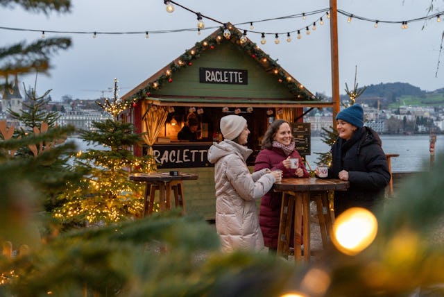 Scoprite le meravigliose bancarelle degli espositori lucernesi, trovate idee regalo originali e immergetevi nella magia dell’Avvento, tra musica, gioc...