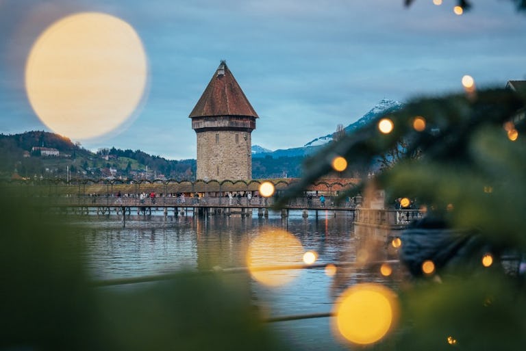 Scoprite i mercatini di Natale della città di Lucerna: che sia nel pittoresco centro storico o in riva al lago dei Quattro Cantoni, c’è un evento nata...