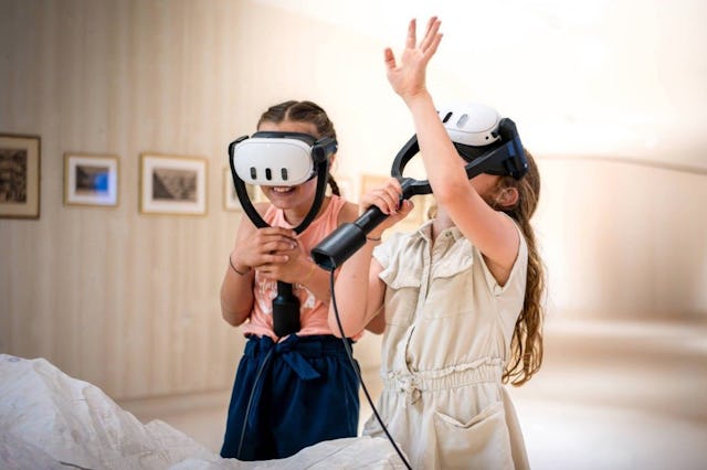 Réalité augmentée, hologrammes et télescope 3D: une visite immersive qui fait revivre l’univers du Saint-Bernard.