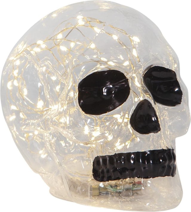 Tête de mort 
bling-bling
Lumière d’ambiance 
Halloween Star Trading, 
29.95 francs,
chez microspot.ch