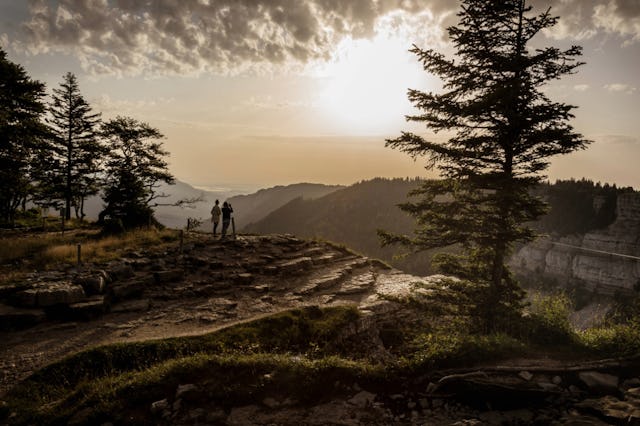 Le Creux du Van est aussi connu comme le «Grand Canyon» de la Suisse. L'impressionnante randonnée circulaire au départ de Noiraigue dure environ quatr...