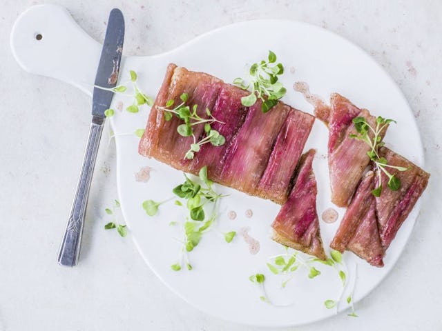Recette: Tarte tatin à la rhubarbe et aux Micro Greens