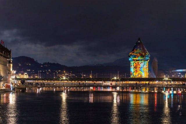 Lors du Festival de la Lumière, organisé en janvier, des artistes internationaux présentent les facettes aussi diverses que fascinantes de l’art lumineux.
