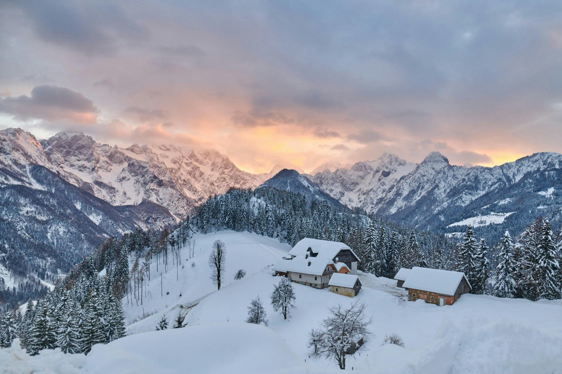 Die Julischen Alpen, die Steiner Alpen oder das Pohorje-Gebirge sind auch zu Fuss erkundbar.