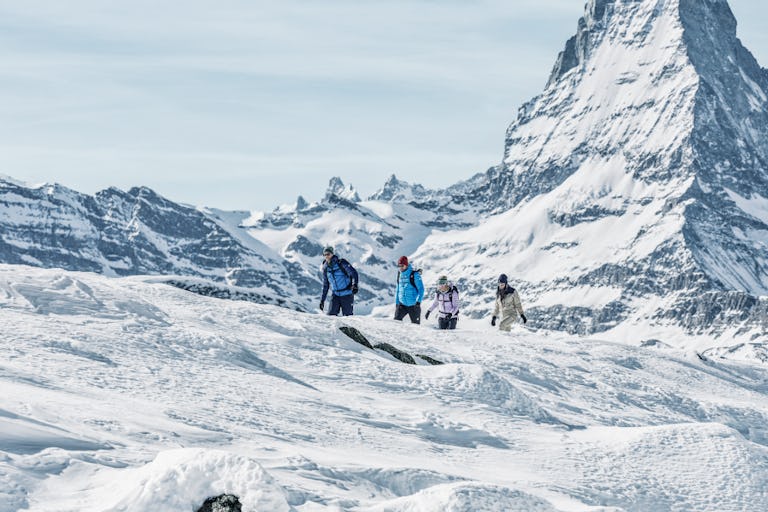 Wenn es kalt wird, lässt sich die zauberhafte Winterlandschaft erwandern. Auf gut präparierten Winterwanderwegen oder Schneeschuhtrails.