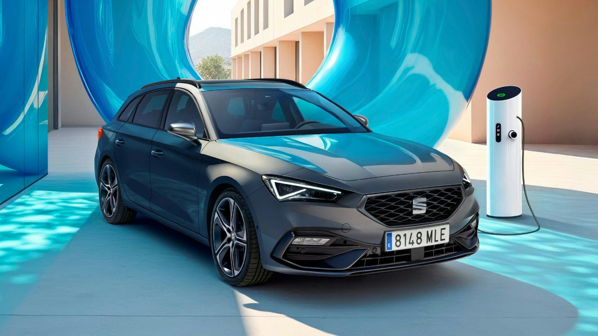 La SEAT Leon e-Hybrid allie efficacité et plaisir au volant: elle est parfaite pour toutes les personnes qui souhaitent se déplacer de manière durable...