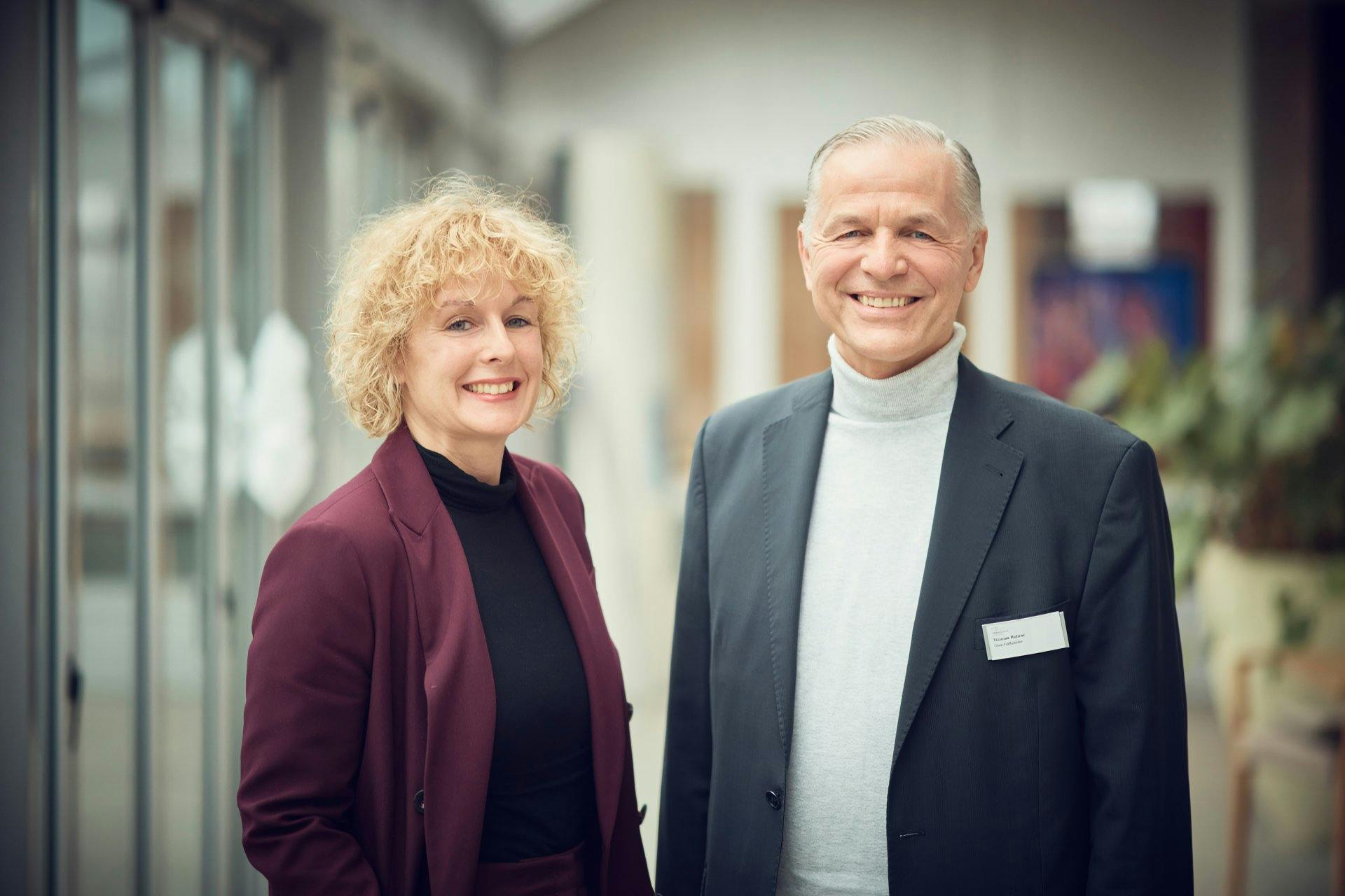 Alexa Amorosini, responsable RH et Thomas Rohrer, directeur de l’EMS am Buechberg.