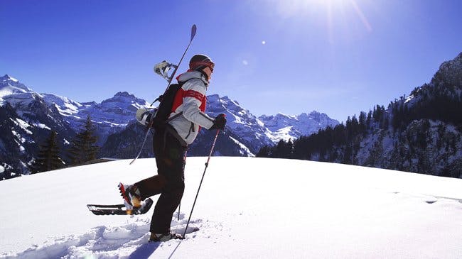 Schritt für Schritt durchs Winterwunderland: 30 Kilometer markierte Trails führen durchs magische Kiental.