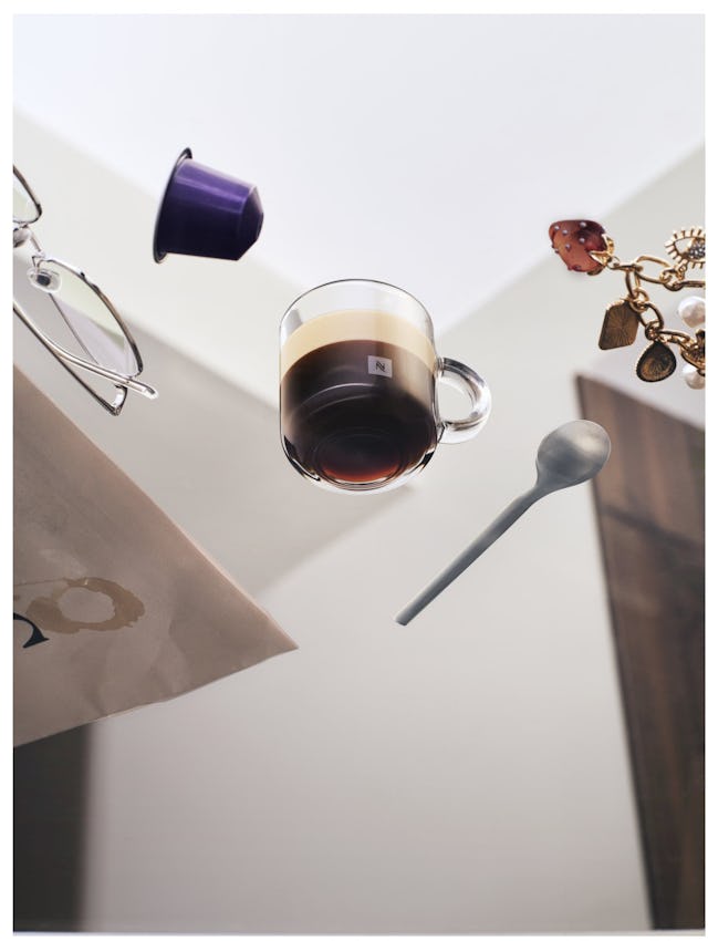 Arpeggio, einer der grossen Klassiker von Nespresso. Ein Blend aus Arabicas mit kurzer, intensiver Röstung, die ihre Einflüsse aus ganz Italien bezieh...